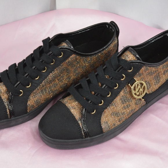 Guess Shoes Guess Gold And Black Tennis Shoes With Emblem 75 Poshmark
